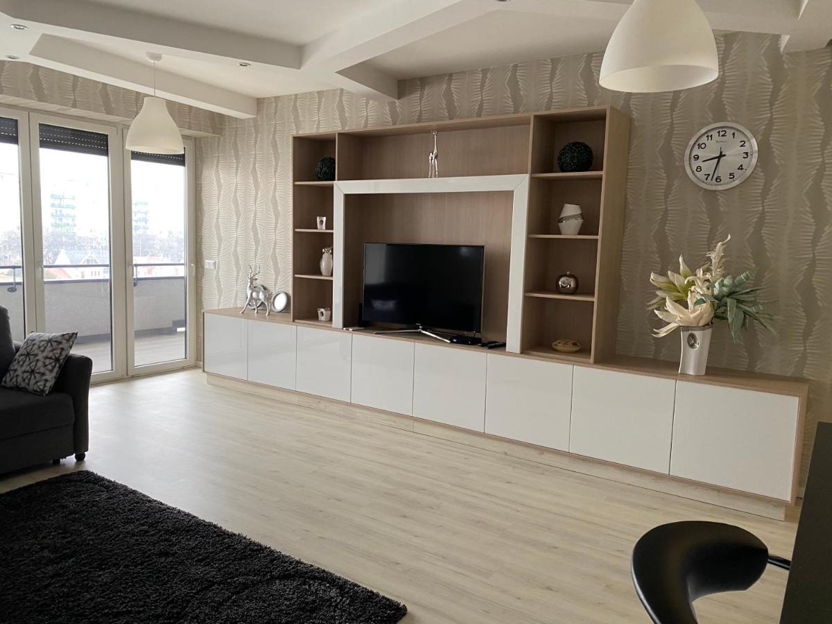 Parizsi Udvar I. Apartment Debrecen Exterior foto